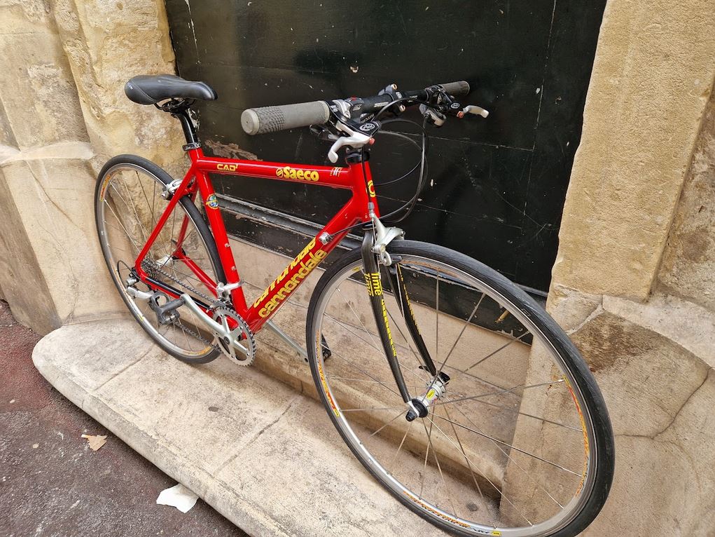 Vélo de route en carbone urbain Cannondale CAD 3